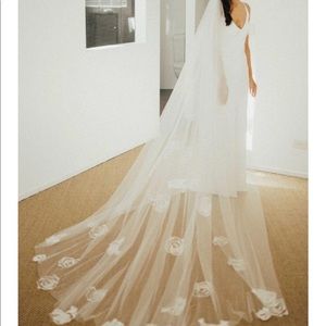 Grace loves lace Fleur Veil NWOT